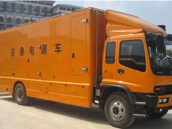 元宝冬季柴油发电机启动前，如何检查燃油系统中的积水？